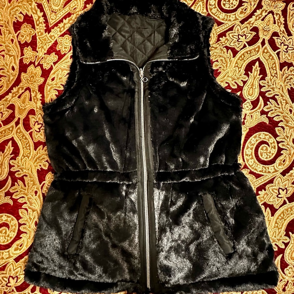 This is a reversible vest with pockets